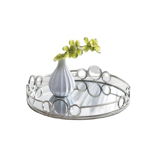 Plateau de service rond moderne, élégant, durable et multifonctionnel en métal créatif pour boissons, collations et décoration stylée - Product Image 1