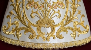 Vestimenta Mariana de Satén Blanco de Alta Calidad con Bordado de Hilo Dorado, Túnica Religiosa Hecha a Mano para Iglesia - Product Image 4