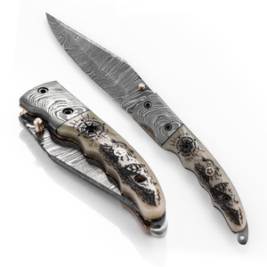 Couteau pliant OEM en acier Damas - Qualité industrielle 19 cm, gravure laser Scrimshaw, manche en os de chameau, bouton de pouce, lame droite, pour le camping - Product Image 1