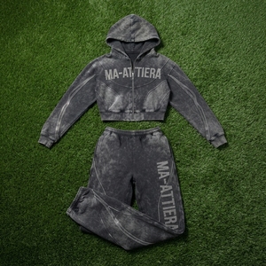 Conjunto de chándal de dos piezas para mujer con sudadera corta con cremallera y pantalones de chándal de pierna ancha con lavado ácido y pedrería - Product Image 5
