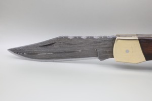 Cuchillo Plegable de Acero de Damasco con Punta Clip y Hoja Recta, Mango de Madera, Acabado en Latón, Hoja Táctica Personalizada para Exteriores - Product Image 6