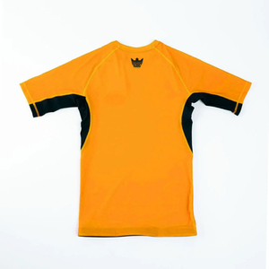 เสื้อรัดกล้ามเนื้อแขนสั้นสำหรับผู้ชาย MMA สีส้ม แห้งเร็ว สำหรับศิลปะการต่อสู้แบบผสมผสาน พร้อมโลโก้สีดำที่คอหลัง - Product Image 2