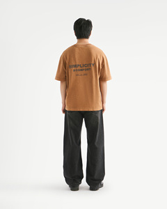 เสื้อยืดคอกลมทรงหลวมโอเวอร์ไซส์ ผ้าคอตตอน 100% เนื้อหนา ตัดเย็บแบบดรอปโชว์เดอร์ ทรงบ็อกซี่ สตรีทแวร์  สำหรับผู้ชาย  สามารถสกรีนโลโก้ได้ - Product Image 4