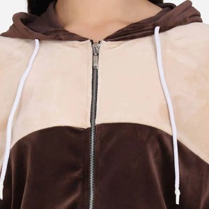 Survêtement en velours léger et confortable pour femme, avec logo personnalisé, idéal pour le jogging et la gym, respirant - Product Image 4