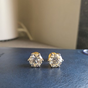 Boucles d'oreilles clous en or jaune 14 carats plaqué rhodium pour femme, diamants taille brillant, sertissage griffe, certifiées IGI, bijoux de mariage tendance - Product Image 1