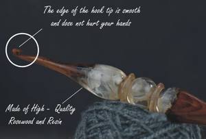 Gancho de Crochet Profesional Hecho a Mano de Madera y Resina para Entusiastas del Tejido, con Deslizamiento Suave y Fabricación Resistente y Duradera - Product Image 2