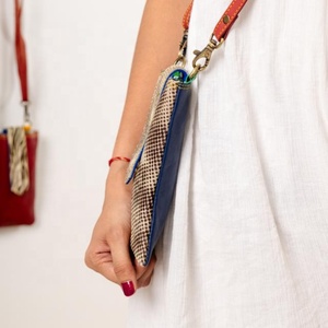 Borsa da donna in vera pelle di vacchetta di lusso esotica piccola borsa a tracolla con tasca per cellulare intagliata - Product Image 3