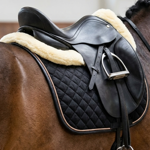 Tapis de selle demi-selle de dressage en mousse 18 mm matelassé fin, garni en coton, avec bordure en similicuir et doublure en maille respirante HMGLOBAL - Product Image 5