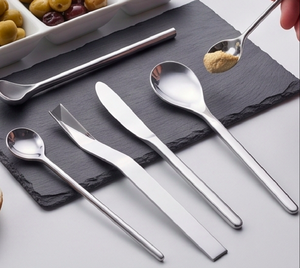 Ensemble de cuillères élégantes en argent avec manche design, couverts en acier inoxydable élégants pour la salle à manger, la cuisine, le restaurant et l'usage quotidien - Product Image 3