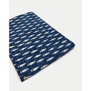Tissu en coton biologique naturel pur fait main pour la confection de robes, imprimé à la main avec des motifs floraux, disponible en grande quantité - Product Image 1