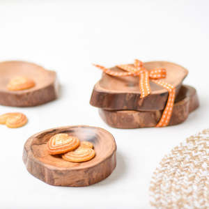 Tazón de servir de madera natural hecho a mano, diseñado para una comodidad elegante y práctica en el día a día. - Product Image 1
