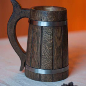 Mug à bière en bois et acier - Product Image 1