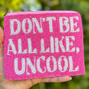 Pochette perlée avec citation de reality TV, motif 'Don't Be All Like Uncool', porte-monnaie rose, mini portefeuille zippé, boutique de culture pop, vente en gros - Product Image 3
