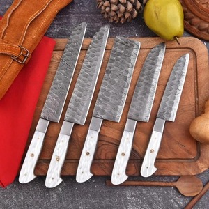 Juego de Cuchillos de Cocina de Acero de Damasco Hechos a Mano, 5 Piezas, con Mangos de Resina Ambidiestros, Acabado Cepillado, Hojas de Borde Recto - Product Image 3
