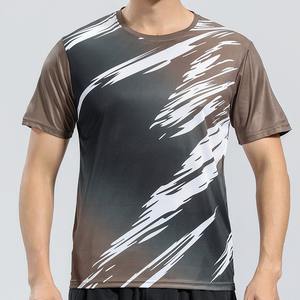 เสื้อกีฬาฟิตเนสแบบซับลิเมชั่น น้ำหนักเบา เหมาะสำหรับกิจกรรมกลางแจ้ง ผลิตจากโพลีเอสเตอร์ 100% เสื้อยืดออกกำลังกายสำหรับผู้ชาย - Product Image 2