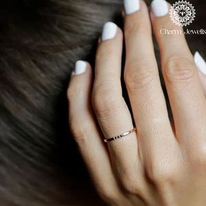 Bague de fiançailles minimaliste pour femme Charm_Jewells, plaquée or rose, sertie de trois pierres de moissanite taille coussin, certifiée IGI - Product Image 6