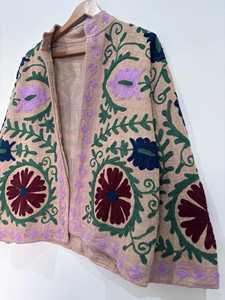 Chaqueta de terciopelo bordada Suzani para mujer, estilo bohemio, hecha a mano en India - Product Image 3