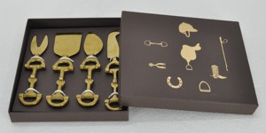 Juego de Servir Queso de Lujo, 4 Piezas, Juego de Cubiertos de Acero Inoxidable con Recubrimiento PVD Dorado, con Asas de Herraje, en Elegante Caja de Regalo Personalizada - Product Image 3