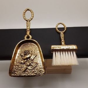 Recogedor de Polvo Metálico Estilo Antiguo para Limpieza del Hogar con Mango Resistente y Uso Decorativo Rústico - Product Image 4