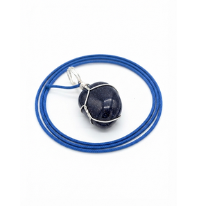 Colgante de cristal de Goldstone azul natural pulido con forma de alambre grabado, de moda, de Gujarat - Para el Día de la Madre y ocasiones de negocios - Product Image 6