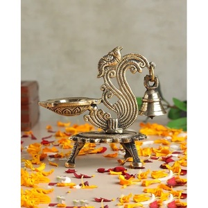 Lampe à huile Art Déco Paon en laiton avec cloche, pour Diwali et les occasions de mariage, à prix de gros abordable - Product Image 1