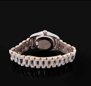 Reloj de Cuarzo con Esfera Rosa y Moissanita, Reloj de Pulsera de Acero Inoxidable con Números Romanos, Visualización de Fecha, Estilo de Lujo para Mujer - Product Image 4