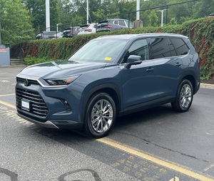 Toyota Grand Highlander 2025 d'occasion en excellent état - Product Image 1