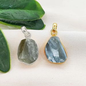 Colgante de Piedra Lunar Gris Natural con Engaste Tipo Collet, Hecho a Mano, Chapado en Oro, Amuleto de Piedra de Nacimiento, Joyería de Cristal Curativo, Colgante de 10-12mm - Product Image 1