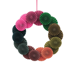 Guirnalda Festiva Multicolor Hecha a Mano con Flores de Papel, Decoración Navideña - Product Image 4