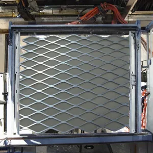 Malla Metálica Expandida Perforada de Acero Inoxidable Iraj - Orificios Redondos de 8mm, Tejido en Forma de Diamante para Protectores de Maquinaria - Product Image 4