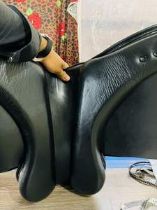 Silla de Doma para Caballos de Alta Calidad Euro Cavall Industries, Asiento Suave de Cuero Vacuno Genuino, Tamaño y Color Personalizables - Product Image 5