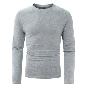 T-shirt décontracté à manches longues et col rond pour homme, couleur unie, design simple, tissu premium tendance - Product Image 1