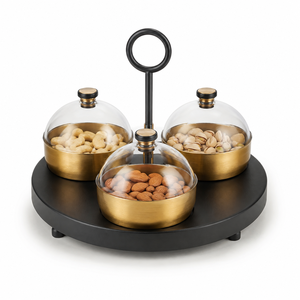 Ensemble de plats de service distinctifs avec couvercles, alliant le caractère du bois naturel et les détails métalliques élégants dans un décor épuré - Product Image 6