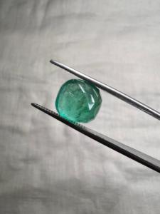 Émeraude Sakota Verte Naturelle de 4,64 ct, Forme Coussin, Pierre Précieuse Certifiée pour Bagues et Bijoux - Product Image 1