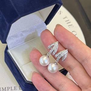 Boucles d'oreilles pendantes en perles rondes d'eau douce de luxe françaises, bijoux en perles tendance haut de gamme, nouvelle sortie - Product Image 1