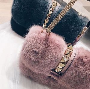 Sac à main de luxe pour femme en fausse fourrure longue, avec cordon de serrage, idéal pour l'hiver - Product Image 4