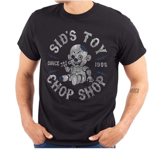 Camiseta gráfica de Sid's Toy Chop Shop |   Camiseta aterciopelante con diseño de muñeca de terror inspirada en el horror para hombres y mujeres - Product Image 2