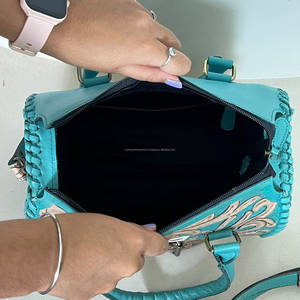 Neuestes Design: Spielkarten- & 777-Mittelgroße Reisetaschen aus handgefertigtem Echtleder mit Blumenmuster – Umhängetaschen für Sport, Reisen und Gepäck - Product Image 6