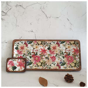 Plateau de service rectangulaire en bois massif émaillé à motif floral rouge avec coupelle à sauce pour fêtes et fruits secs - Product Image 6
