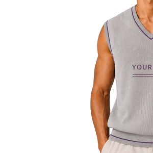 Gilet pull sans manches en tricot gris clair avec contraste lavande pour homme, col en V, personnalisable avec logo, en laine et acrylique, fabrication OEM sur mesure - Product Image 3