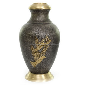 Urnas de cremación de latón de alta calidad con hermoso grabado, urnas funerarias de Metal con acabado de mármol negro dorado y gris - Product Image 2