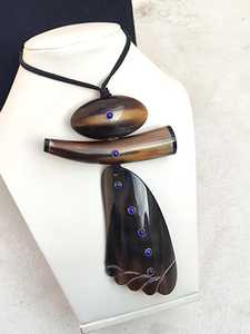 สร้อยคอเขาควายจี้แกะสลักขนาดใหญ่พร้อมจี้สีเขียวขุ่นสร้อยคอเขาควาย - Product Image 2