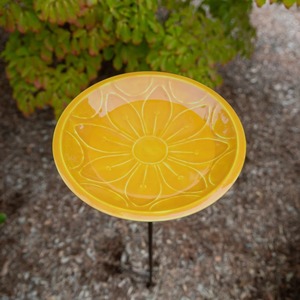 Bain d'oiseaux décoratif en métal pour jardin avec piquet de fixation au sol, résistant aux intempéries, abreuvoir extérieur pour oiseaux, pour la décoration de la cour, de la pelouse et du jardin. - Product Image 3