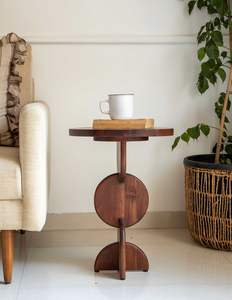 Mesa auxiliar de madera orgánica diseñada para combinar con un estilo de hogar ecológico y sostenible - Product Image 4