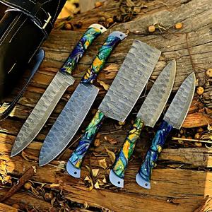 Ensemble de couteaux de cuisine faits à la main avec des lames à motifs de style Damas et des manches en résine colorée, couteaux utilitaires de survie Viking - Product Image 3