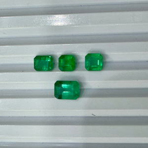 Esmeralda Zambiana Natural Premium 100% Pura, Color Verde Intenso, Claridad Superior, Estructura Fuerte, Ideal para Anillos, Colgantes y Pendientes - Product Image 1