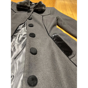 Manteau d'hiver vintage gothique pour femme en mélange de laine avec col et poignets en fausse fourrure - Manteau de princesse évasé et cintré - Product Image 6