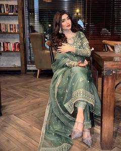 Realza la belleza de tu guardarropa con este conjunto de salwar kameez recién lanzado: ropa moderna para fiestas, para todas las estaciones, de secado rápido. - Product Image 3