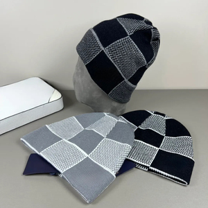 Nuevo Gorro de Punto Gris de Lujo para Hombre 2026, Gorro de Invierno de Diseñador, Gorro de Lana con Pompón, Gorros de Punto de Lujo para Mujer de Alta Calidad - Product Image 1