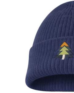 หมวกบีนนี่ถักลายริบสีน้ำเงินกรมท่าแบบกำหนดเอง พร้อมโลโก้ต้นไม้ปัก  สำหรับฤดูหนาว อุ่นสบาย ผลิตจากอะคริลิกนุ่ม  รับผลิตตามสั่ง OEM หมวกแบบ Unisex - Product Image 3